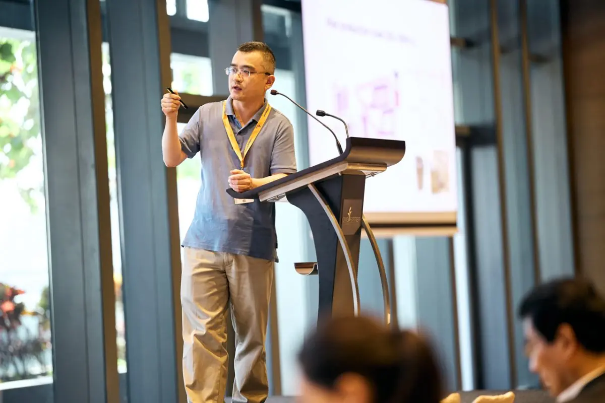 Dr Haoyu Xiong from Izon Science presents on scaling up extracellular vesicle purification using the qEV PurePath workflow in ASPEV 2025.